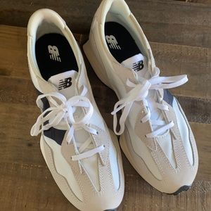 New Balance 327 size 8.5